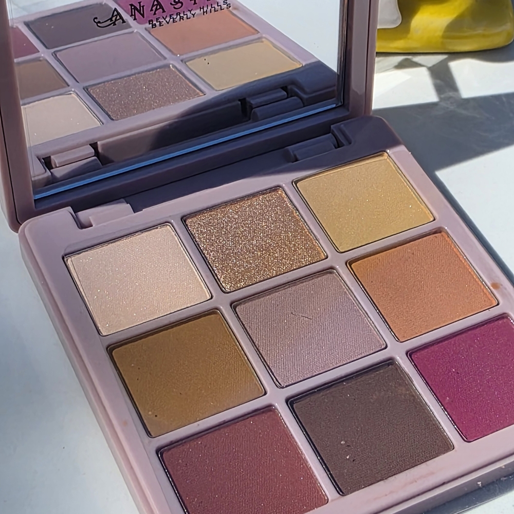 Anastasia Modern Renaissance Eyeshadow Palette - Elegant Pink